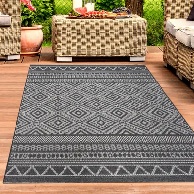 Obrázek produktu pro Koberec do interiéru a exteriéru v etnickém designu - moderní vzor v antracitově krémové barvě Velikost - 140 x 200 cm