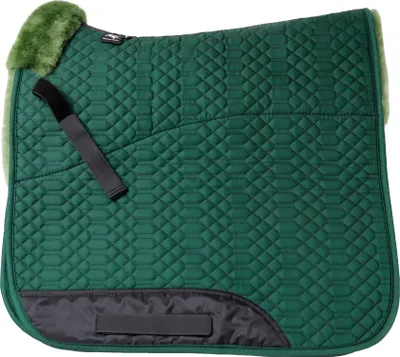 Produktbild von Engel Reitsport Lammfell Schabracke SCHABRA1 Fellrand vorne Fell in Sattellage D (Dressur) Grün Grün