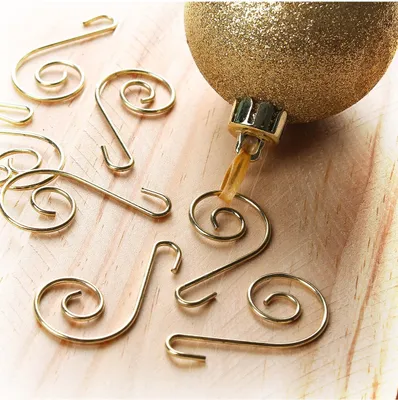 Produktbild von 15 Stück goldene Christbaumhaken zum Aufhängen von Weihnachtskugeln und Baumschmuck