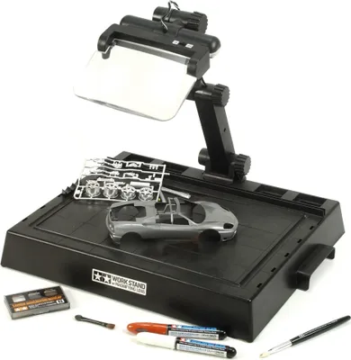 Image de Tamiya Poste de travail avec lentille de grossissement et LED