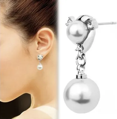 Produktbild von Elegante Damen-Ohrstecker mit Imitationsperlen und glänzenden Strass-Intarsien