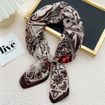 Immagine prodotto di Foulard Lisa in Seta Tipo3 - Eleganza e Stile KP13151