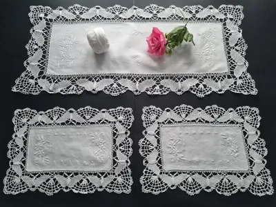 Produktbild von Set von 3 Deckchen aus 100 % Baumwolle mit Handstickerei