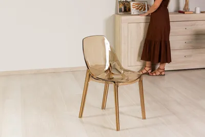 Immagine prodotto di Set di 2 sedie in policarbonato trasparente, dal design moderno ed elegante, robuste e impilabili, ideali per cucina, sala da pranzo, ufficio, bar e ristorante - LUCE - Champagne