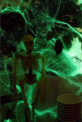 Produktbild von Leuchtende Spinnweben 100 g als Halloween Deko