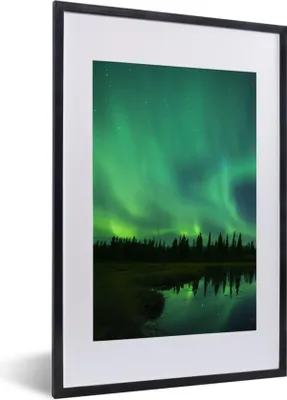Produktbild von MuchoWow® Gerahmtes Poster Nordlicht - Bäume - Wasser - Alaska 40x60 cm - Poster mit Schwarzem Bilderrahmen Wandposter Rahmen Foto Bilder - Poster in Rahmen