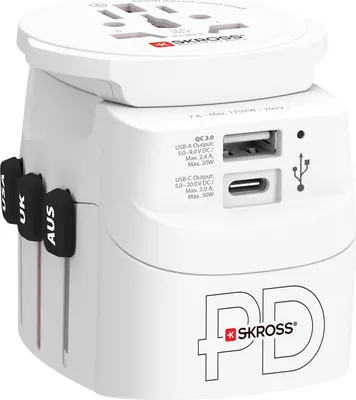 Produktbild von World Adapter PRO Light USB AC30PD, geeignet für 2- und 3-polige Geräte, mit integriertem dualem USB-Ladegerät und Schnellladefunktion (Power Delivery).