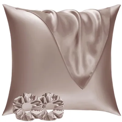 Produktbild von Satinkissenbezug 65 x 65 cm, 2er-Set, inklusive 2 Haargummis; Satinkissenbezug 65 x 65 cm, braun; seidig weicher Kissenbezug 65 x 65 cm; pflegeleichter als Seidenkissenbezüge; Kissenbezug für Haar und Haut