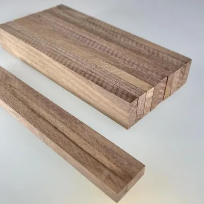 Obrázek produktu pro Řemeslné bloky z amerického ořechu přírodní/select cca 160x22x8mm 32 tyčinek