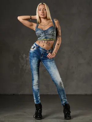 Produktbild von WD343 Damen Röhrenjeans mit Stickereien auf den Gesäßtaschen