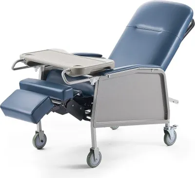 Zdjęcie produktu dla Krzesło medyczne rozkładane - 3 pozycje rozkładania - z tacą i 4 kółkami - Geri-chair
