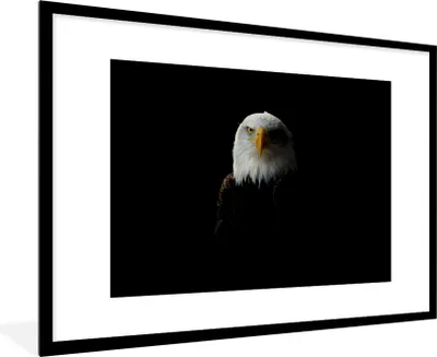 Produktbild von MuchoWow® Gerahmtes Poster Ein Porträt eines Weißkopfseeadlers 90x60 cm - Poster mit Schwarzem Bilderrahmen Wandposter Rahmen Foto Bilder - Wanddekoration - Fotos