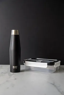 Produktbild von BUILT Bento - Auslaufsichere isolierte Lunchbox mit Besteck und Trinkflasche de, für Reise, Schule, Büro, Mittagessen, Picknick oder Fitnessstudio, Farbe schwarz