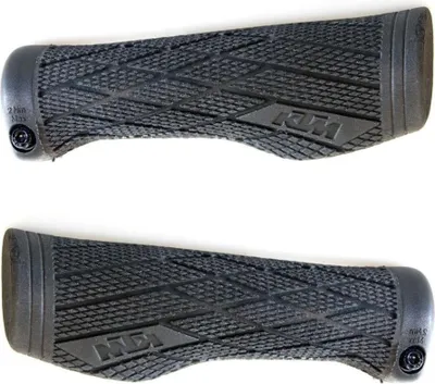 Obrázok produktu pre KTM Gripy na riadidlá bicykla - Comp Ergo Lock - Gumové gripy, Gripy na bicykel, Ergonomické gripy, Protišmykový povrch, Odolné proti nárazom, Čierne s jednoduchým upínaním, Bicykel, MTB, E-Bike