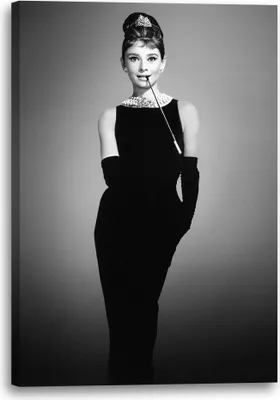 Produktbild von Leinwandbild (60x80cm): Audrey Hepburn schulterfreies Kleid schwarz Handschuhe Zigarettenhalter, echter Holz-Keilrahmen inkl. Aufhänger, handgefertigt in Deutschland
