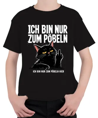 Productafbeelding van Ik ben hier alleen om te trollen. Zwart T-shirt met de tekst "Zwarte kat", een middelvinger en sarcasme. Kleur: zwart. Maat: 152