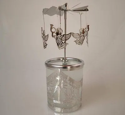 Produktbild von Unyqoos® Drehbarer Kerzenhalter – Teelicht-Karussell aus Milchglas mit versilberten Metall-Dekoren (Engel, Rentier, Schneeflocken), 16,25 cm H x 6,62 cm B