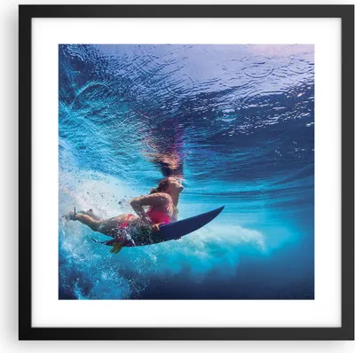 Produktbild von Gerahmtes Poster - Schwarzer Rahmen - Surfen Frau Unterwasser - 40x40 cm - Wand Bild - Wanddeko - Wandbilder - Wandposter - Bilderrahmen - Bilder - Kunstdruck - Wandbild - P2BAC40x40-4274