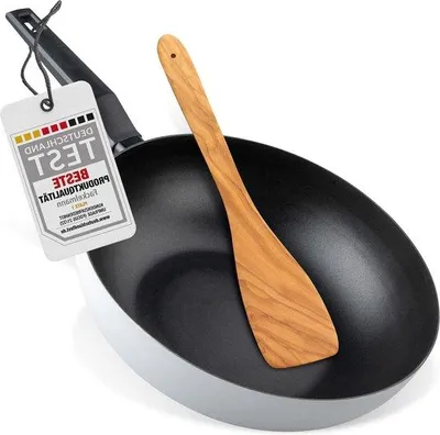 Produktbild von Geschirrspülmaschinenfähiges Kochtopf aus recyceltem Aluminium mit ergonomischem Griff und Spatel, 30 cm Ø, Olivenholz.