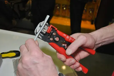 Obrázok produktu pre Automatický odizolovací nástroj na káble