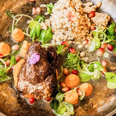 Produktbild von Jochen Schweizer Anatolisches Sharing-Menü vom Grill Berlin für 2; Erlebnis verschenken oder selbst erleben; Gutschein gültig für 2 Personen
