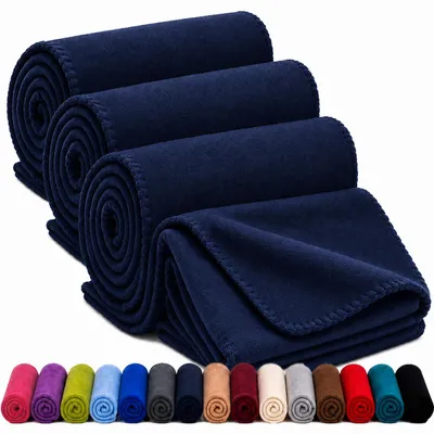 Produktbild von Betz Fleecedecke 3 Stück 130x170 cm 180g/m² – Wohndecke & Kuscheldecke – Flauschige Sofadecke Tagesdecke – Leicht, wärmend & pflegeleicht - dunkelblau, KI-generiertes Bild