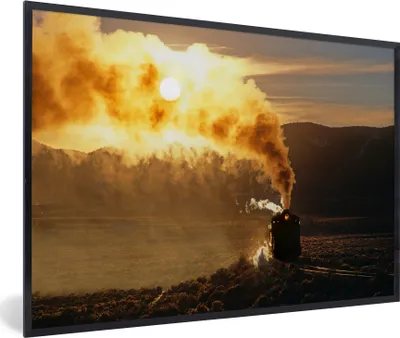 Produktbild von MuchoWow® MuchoWow® Gerahmtes Poster Ein Sonnenuntergang hinter der Dampflokomotive 60x40 cm - Poster mit zchwarzem Bilderrahmen - Printing - Wanddeko Schlafzimmer