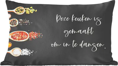 Produktbild von MuchoWow® Zierkissen Sofakissen Wohnzimmer Dekokissen 50x30 cm Zitate - Sprichwörter - Küche - Diese Küche ist zum Tanzen gemacht - Gewürze - Wohnzimmerdekoration - Polster mit Photo