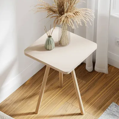 Produktbild von Quadratischer Beistelltisch mit Holzbeinen – Modern & stabil, Skandinavischer Stil, Vielseitig für Wohnzimmer & Schlafzimmer Nachttisch Krem / Beige