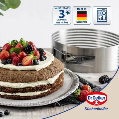 Produktbild von Dr. Oetker Tortenboden-Schneidhilfe Ø 26 - 28 mit Tortenmesser, hochwertiger Backhelfer zum Schneiden von Böden, gleichmäßige Tortenböden durch Führungsschienen, langlebiges Backzubehör (Farbe: Silber)