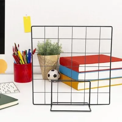 Productafbeelding van Ronde spiegel met zonnebloemmotief - Modern design - Zilverkleurig glas - Veiligheidsbeslag - Wanddecoratie - Geschikt voor badkamer, woonkamer en slaapkamer - Diameter: 81,28 cm - Zilverkleurig