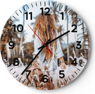 Produktbild von Wanduhr - Rund - Glasuhr - Wiese Frau Gras - 30x30cm - Schleichendes Uhrwerk - Lautlos - zum Aufhängen bereit - Dekoration Modern - Wanddekoration aus Glas - C4AR30x30-5115