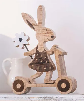 Produktbild von Dekofigur "Hasenmädchen auf Roller" aus recyceltem Holz, Osterhase, Osterdeko, Hasenfigur