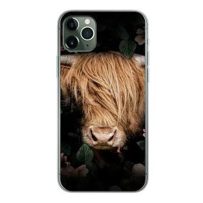 Produktbild von MuchoWow® Handyhülle Schutzhülle Hülle für iPhone 11 Pro Max Schottischer Highlander - Kuh - Blätter Silikon Softcase Handy Hülle - Schutz