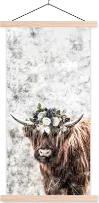 Produktbild von MuchoWow® Textilposter Schottisches Hochlandrind - Marmor - Blumen 60x120 cm mit holzfarbenen Rahmen - Holz
