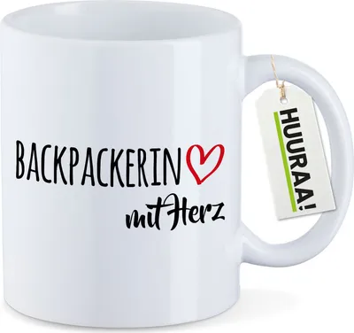 Produktbild von Huuraa Kaffeetasse Backpackerin mit Herz 330ml Weiß Keramik Kaffeebecher Geschenkidee
