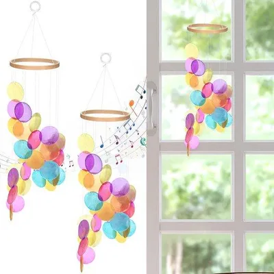 Productafbeelding van Famanu windgong met regenboogmotief, gemaakt van Capiz-schelpen - voor decoratie buiten