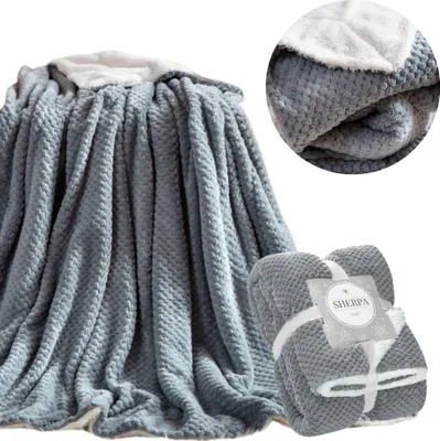 Zdjęcie produktu dla Koc Sherpa 150x200 cm Spod Igły i Nitki – miękki pled z mikrofibry, szary/biały