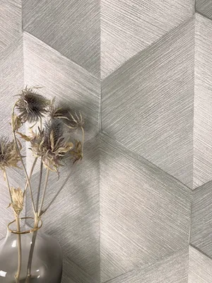 Produktbild von NEWROOM Tapete Grau Vliestapete 3D-Optik - Mustertapete Modern Hellgrau Creme Raute Linien Streifentapete Grafisch Grafik