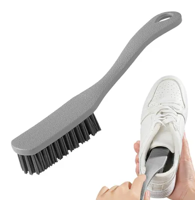 Immagine prodotto di Spazzola per scarpe con manico lungo e anello per appenderla