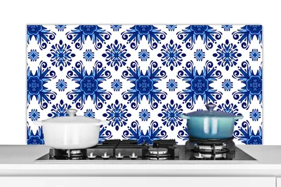 Produktbild von KitchenYeah®  Spritzschutz Küche - Küchenrückwand - Wandschutz für Herd und Spüle - Fliese - Blume - Blau - Muster 120x60 - Alu-Dibond (Alternative zum Spritzschutz aus Glas) - Hitzebeständig - Herdsp