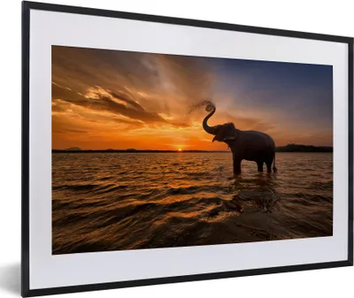 Produktbild von MuchoWow® Gerahmtes Poster Elefant - Meer - Tiere - Sonnenuntergang - Orange 60x40 cm - Poster mit Schwarzem Bilderrahmen Wandposter Rahmen Foto Bilder - Schlafzimmer - Plakat in Rahmen - Drucken