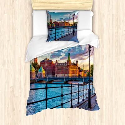 Produktbild von ABAKUHAUS Stadtansicht Mantele, Scandinavian Altstadt, Milbensicher Allergiker geeignet mit Kissenbezügen, 135 cm x 200 cm - 80 x 80 cm, Mehrfarbig