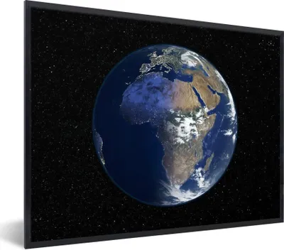 Produktbild von MuchoWow® Gerahmtes Poster Satellitenbild von Afrika 80x60 cm - Poster mit Schwarzem Bilderrahmen Wandposter Rahmen Foto Bilder - Schwarzem - Mit Gestell