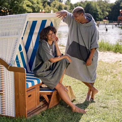 Produktbild von HOMELEVEL Badeponcho Damen und Herren - Surf Poncho aus 100% Baumwolle - Tuch für Erwachsene - Unisex Bademantel - Badetuch mit Kapuze