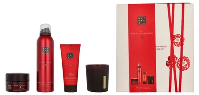 Imagen del producto de Rituals Ayurveda: Set de regalo que incluye vela (140g), crema corporal (100ml), exfoliante corporal (125g) y gel de ducha espumoso (200ml)