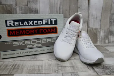 Produktbild von Skechers Work Squad SR Frauen Leichtgewichtige Masche Elastische Spitze Turnschuhe Weiß – undefined / Weiß