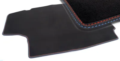 Produktbild von Kofferraummatte passend für 3er BMW E36 Cabrio M3 Design Premium Velours Kofferraum Matte Doppelnaht Rot / Blau