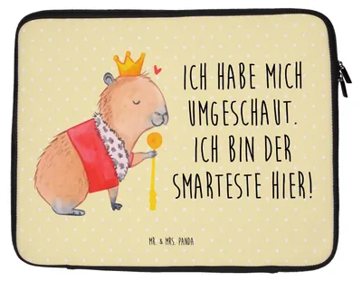 Produktbild von Mr. & Mrs. Panda Laptop Sleeve Capybara König 27 x 36 cm - Gelb Pastell - Geschenk, Case, Tasche, Notebook Hülle, Laptoptasche, Lustige Sprüche, Laptophülle