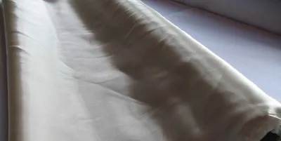 Produktbild von Satin Stoff 140 cm x 10 m Farbauswahl - blickdichter Dekostoff aus Satin champagner